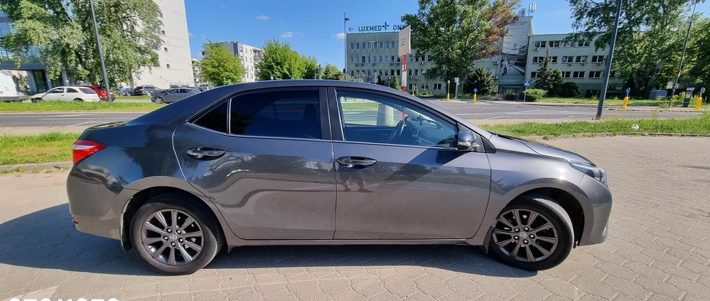 Toyota Corolla cena 52500 przebieg: 130914, rok produkcji 2016 z Warszawa małe 211